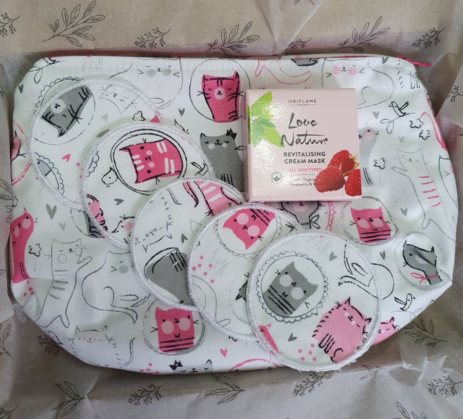 Make-up Bag with reusable face wipes