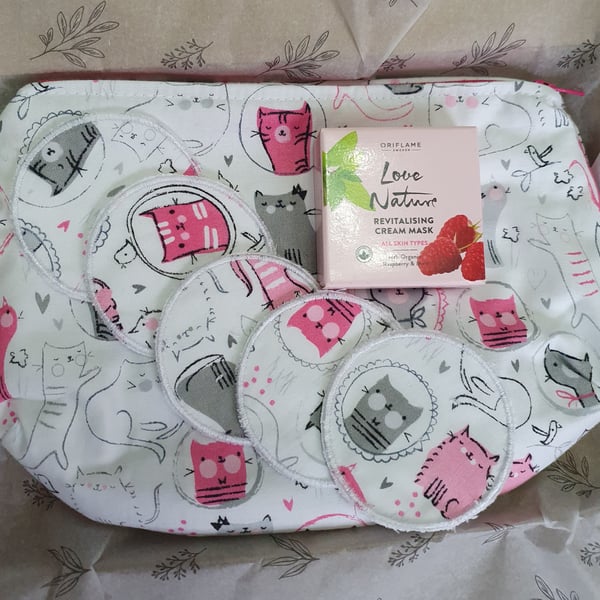 Make-up Bag with reusable face wipes