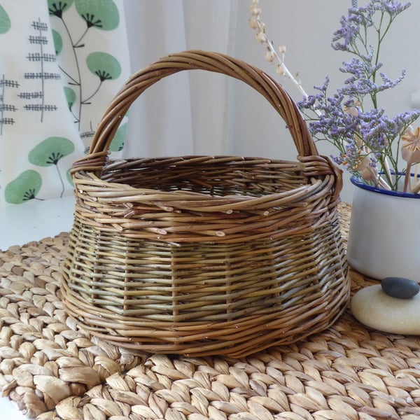Small willow basket with handle