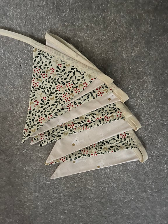 Reindeer and Holy bunting