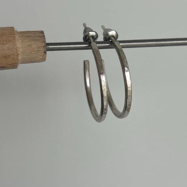 Silver hammered effect hoops - Everyday earrings - Sterling silver 925