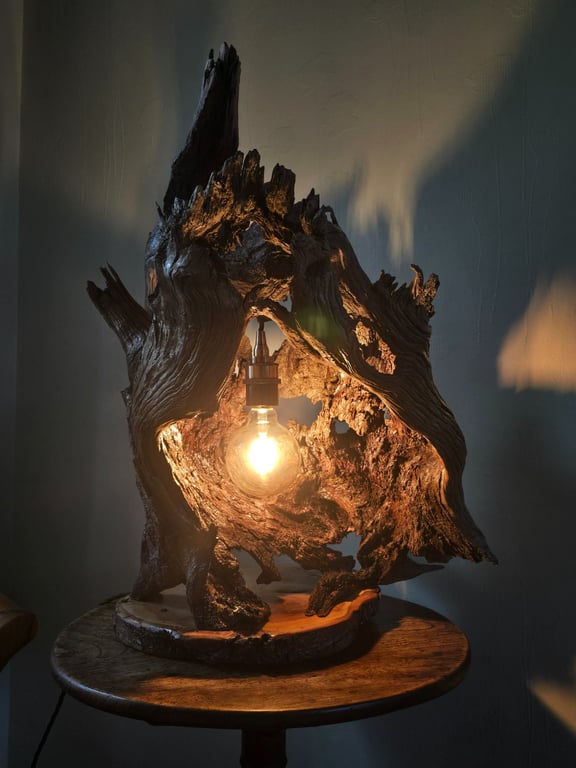Freestanding Tree-trunk Table Lamp