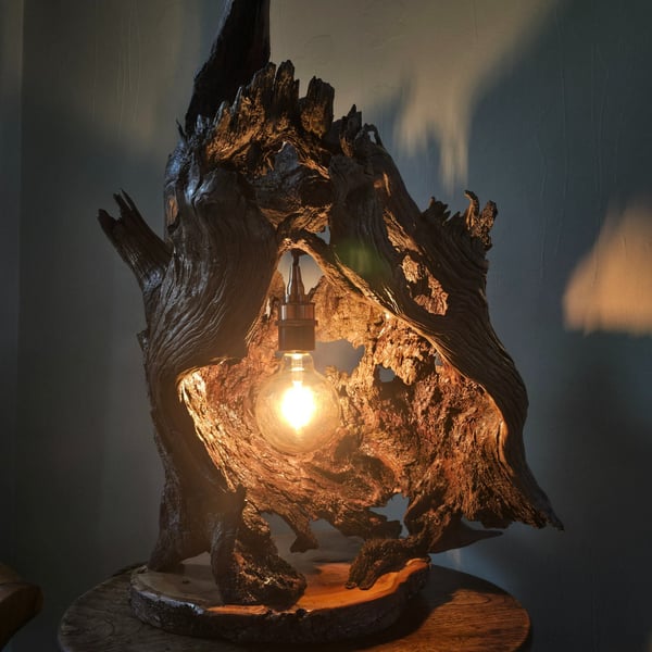Freestanding Tree-trunk Table Lamp