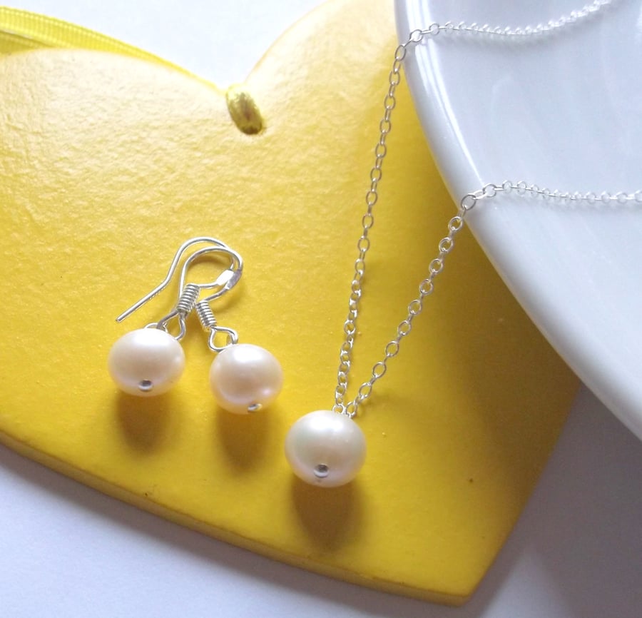  Ivory Freshwater Pearl Pendant and Earring Set