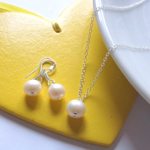  Ivory Freshwater Pearl Pendant and Earring Set