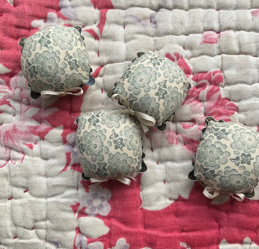  Miniature Pin cushion