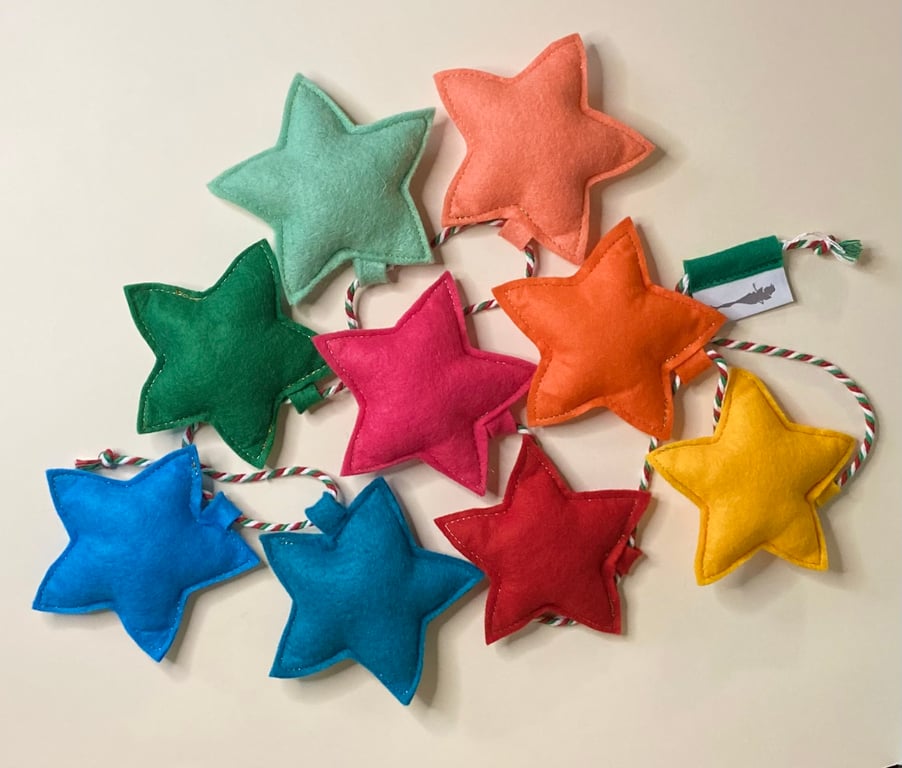 9 LARGE STAR GARLAND on CHUNKY FESTIVE CORD