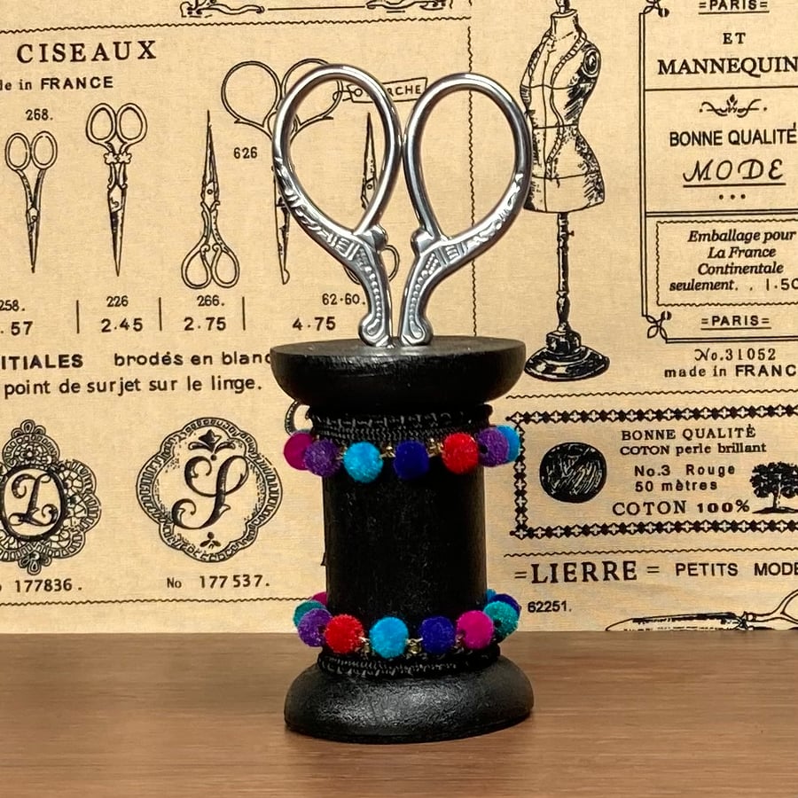 Scissor stand with scissors 