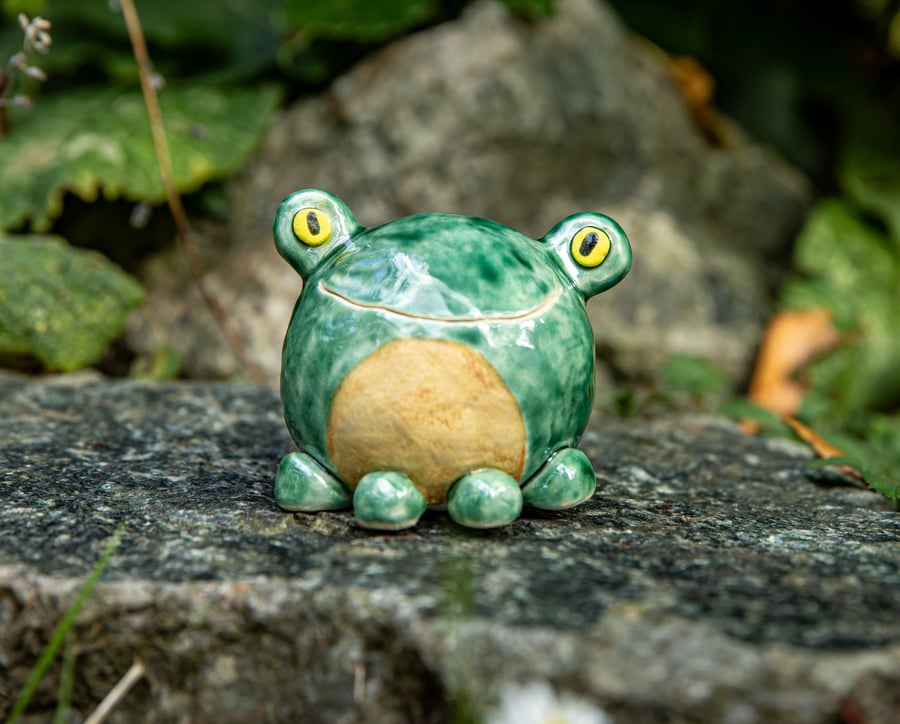 Ceramic wide mouth frog ornament