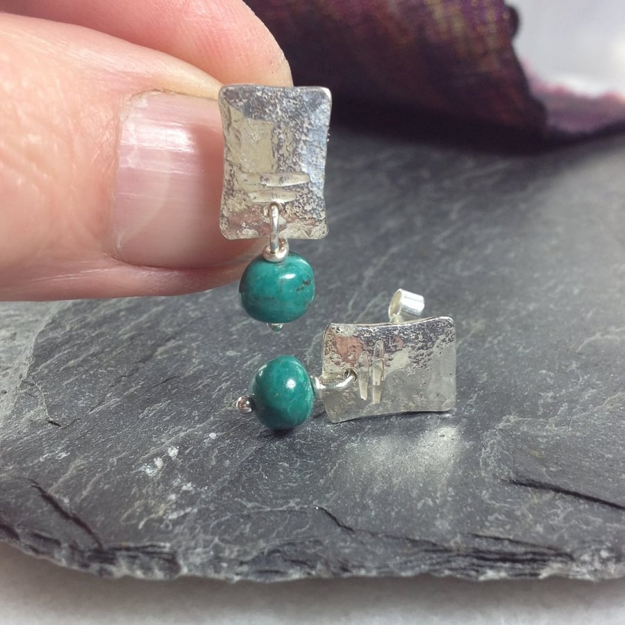 Small notched stud earrings with turquoise