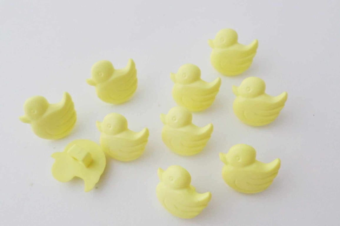 10 yellow baby duck buttons 15mm
