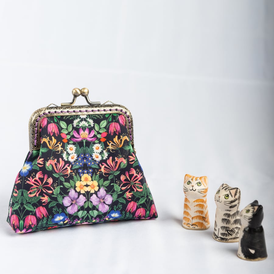 Frame coin purse made with Liberty Lawn 'Mary Patricia' and toning cotton lining