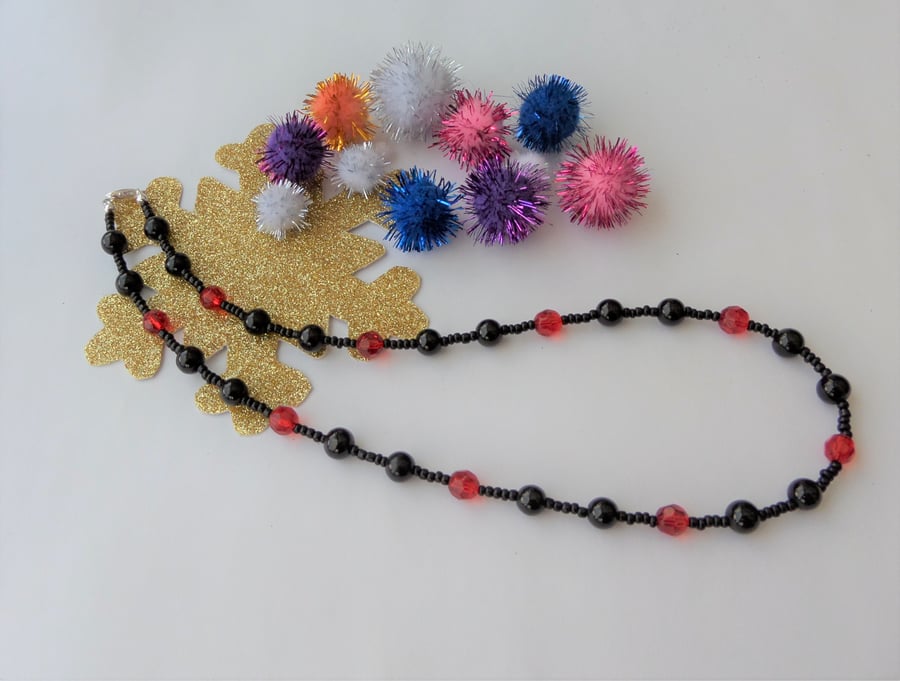 Black pearl, red faceted and black seed bead necklace