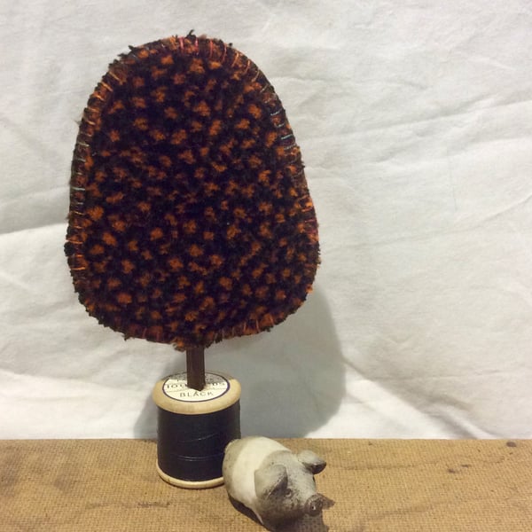 Cotton reel tree - Black  moquette with orange spots
