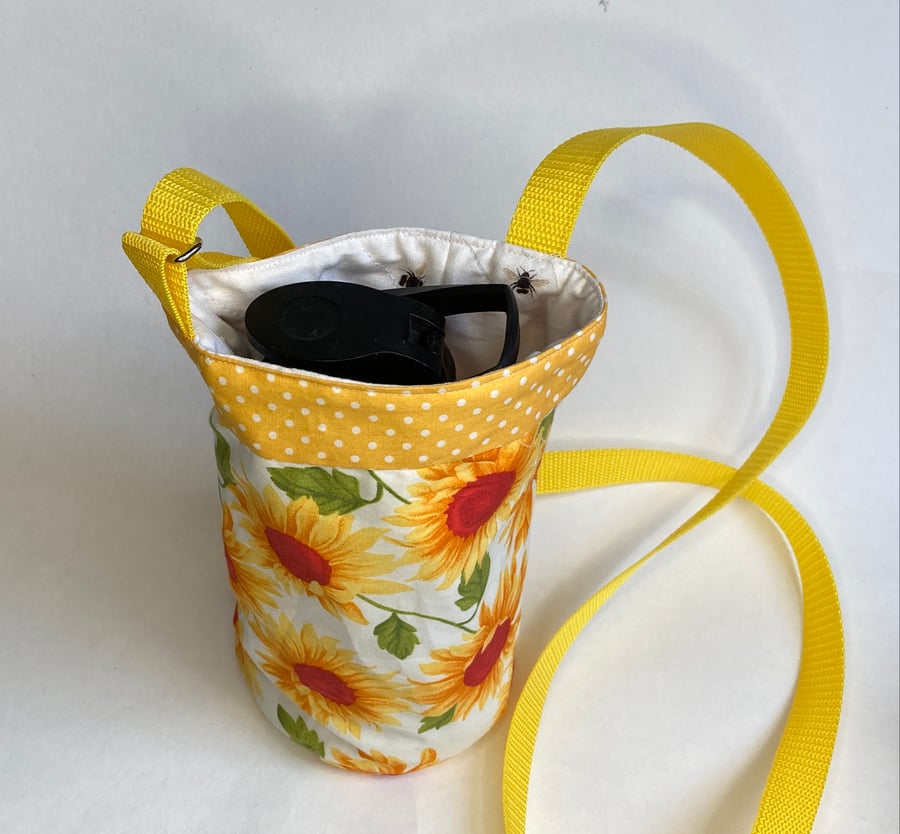 Water bottle carrier with pocket for phone. Sunflowers and bees
