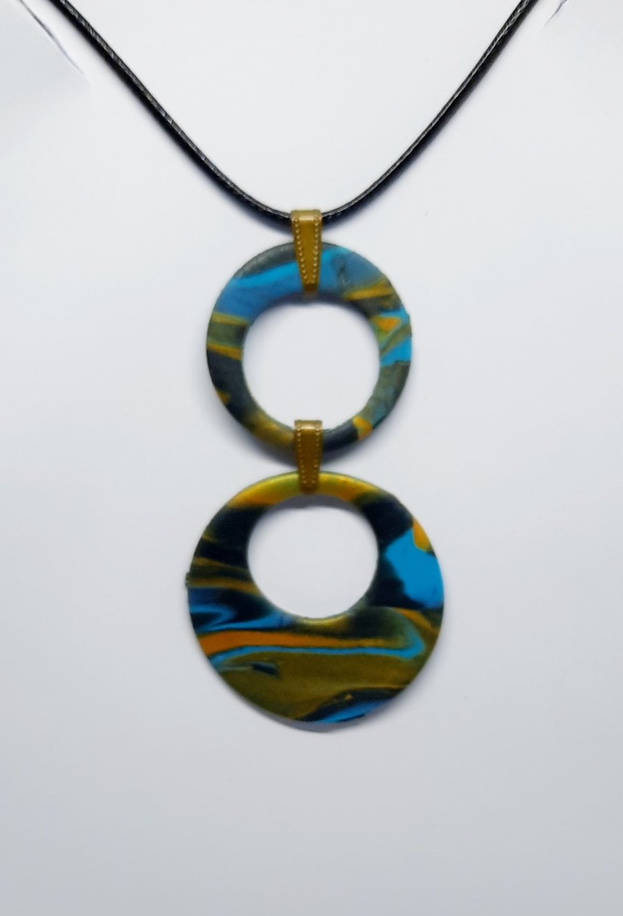 Double loop marble pendant 