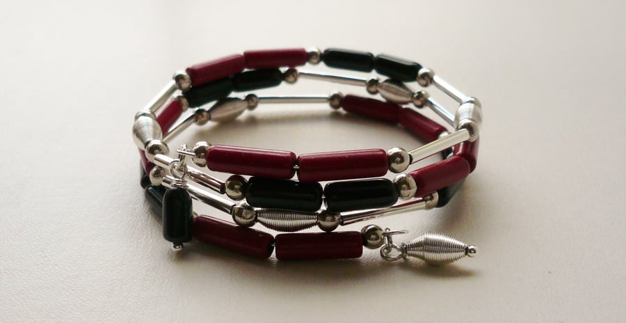 Wrap Around Memory Wire Bracelet Red Howlite Black Glass Silver Tube  KCJ1579