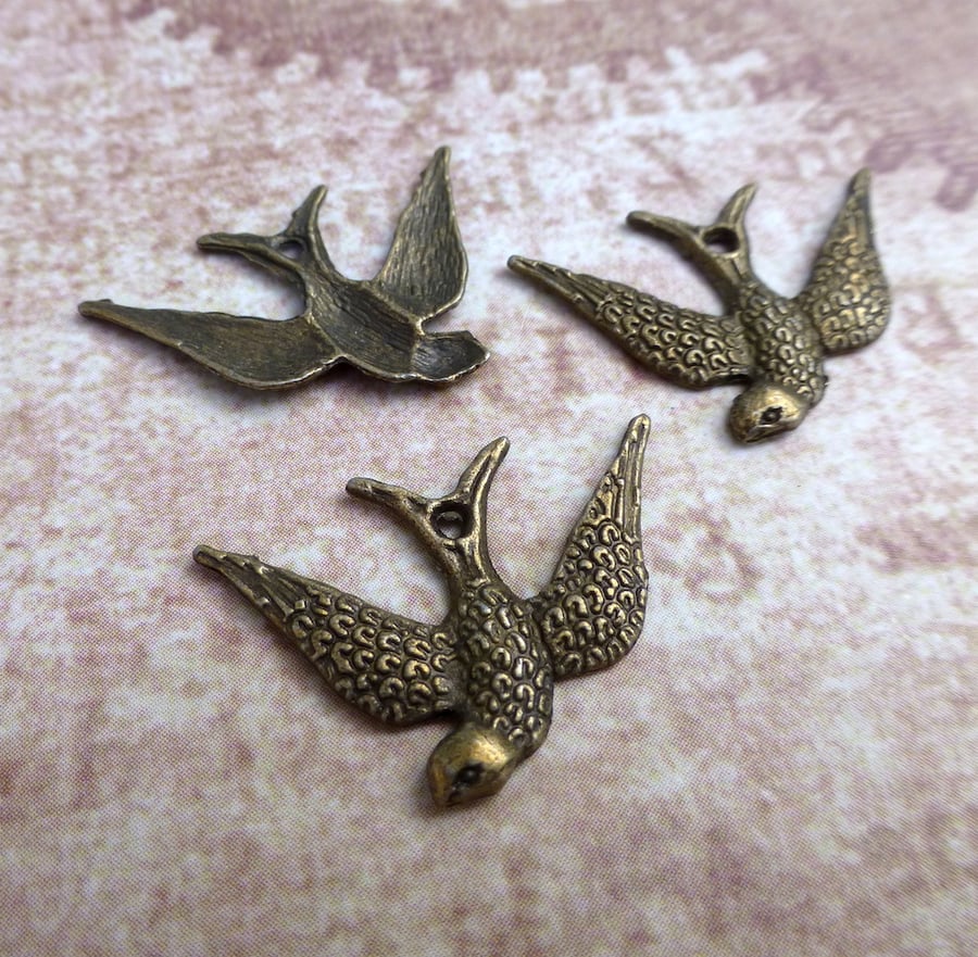 Pack of 10 - Antique Bronze Charm Bird