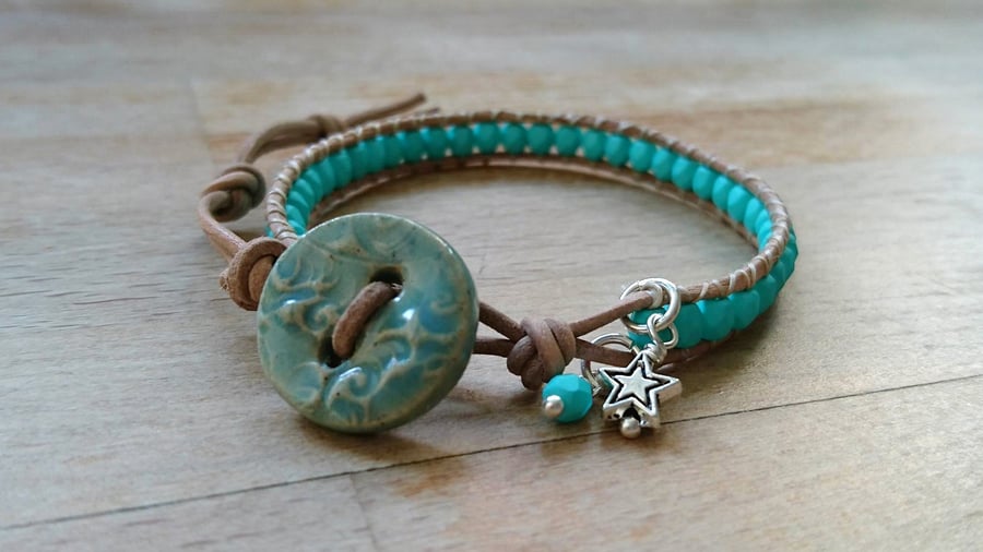 Tan leather and jade green bracelet with ceramic button