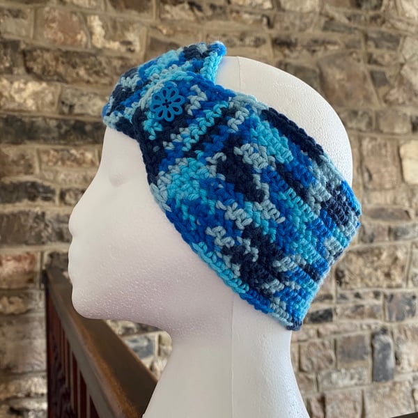 Women’s ear warmer in blue acrylic yarn