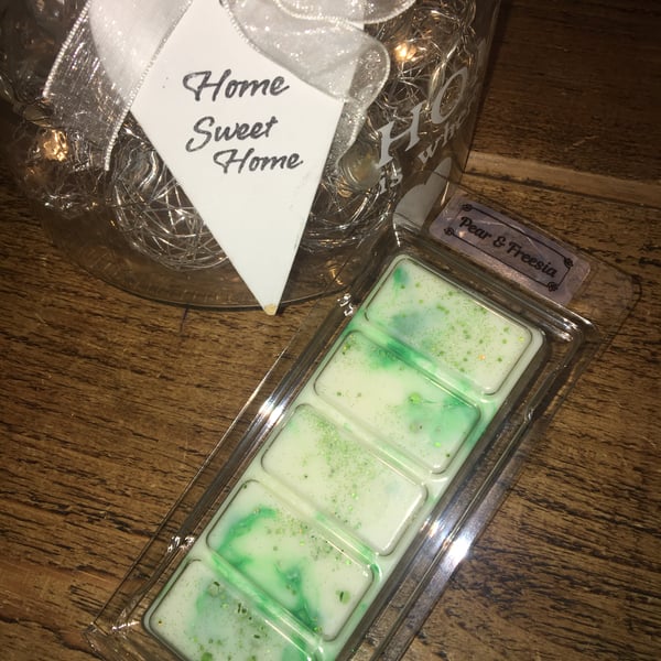 Pear and Freesia Soy Wax Melt 5 cell Clamshell