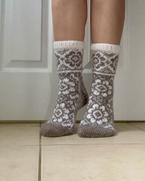 Handknit white beige wool socks floral fairisle traditional scandinavian  nordic