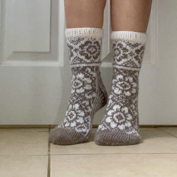 Handknit white beige wool socks floral fairisle traditional scandinavian  nordic