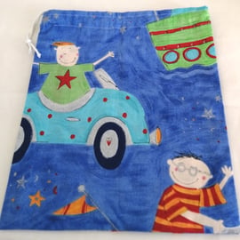 DRAWSTRING BAG IN BLUE NOVELTY FABRIC 