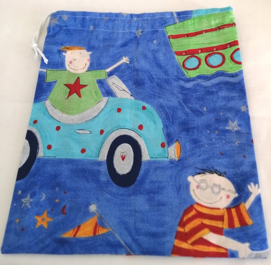 DRAWSTRING BAG IN BLUE NOVELTY FABRIC 