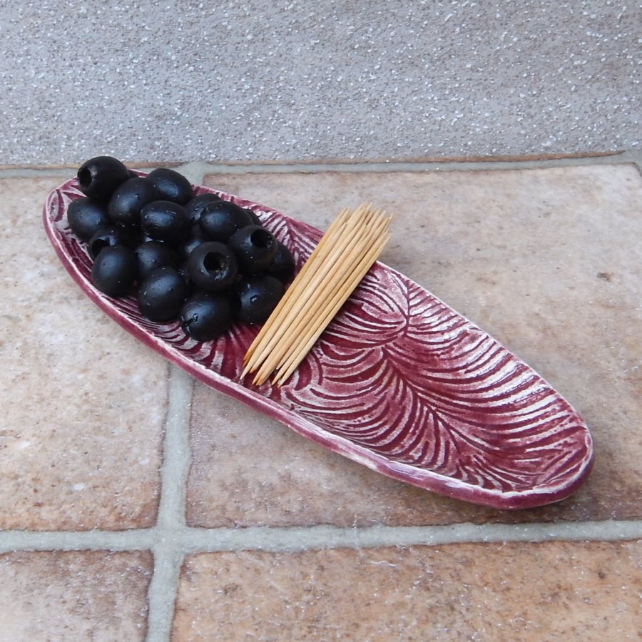 Serving dish in textured stoneware pottery ceramic 