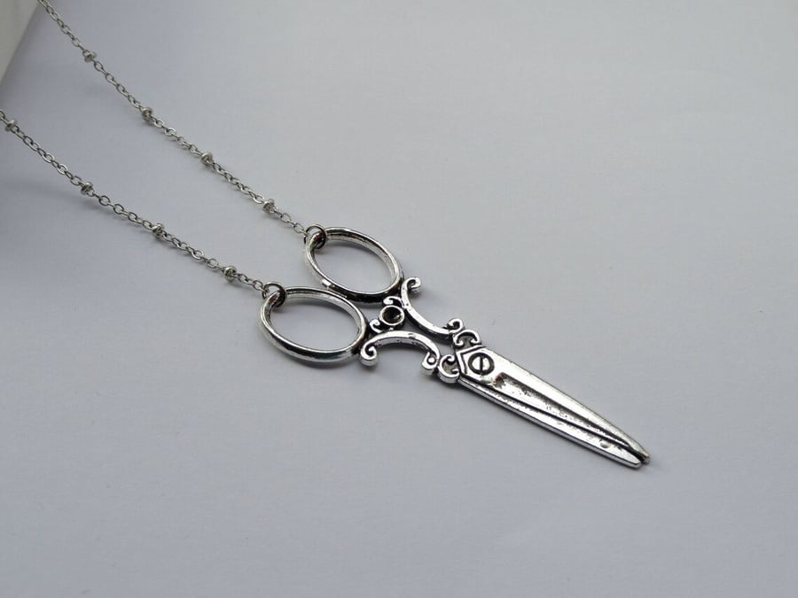 Long scissors charm necklace