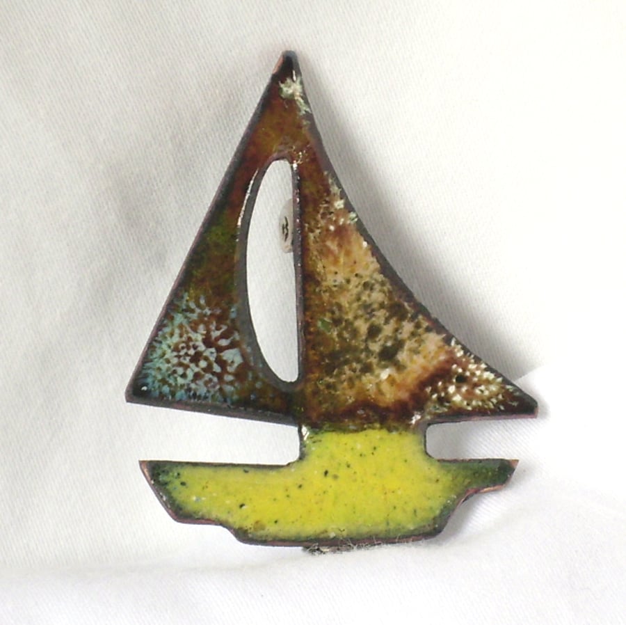 brooch - boat with brown sails, yellow hull