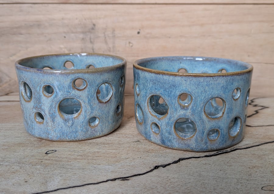 Holes tealight holder - flowy green