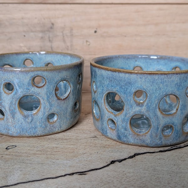 Holes tealight holder - flowy green