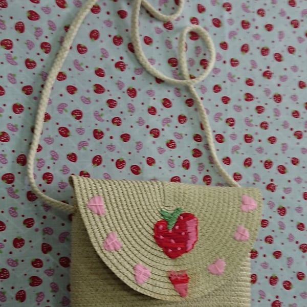 Straw bag hand embroidered with a juicy strawberry and cute hearts