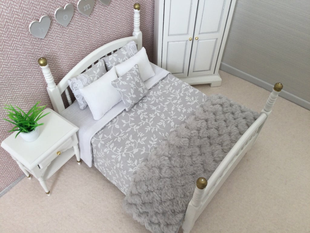 1:12 Scale Dolls House 7 Piece Double Bedding Set 