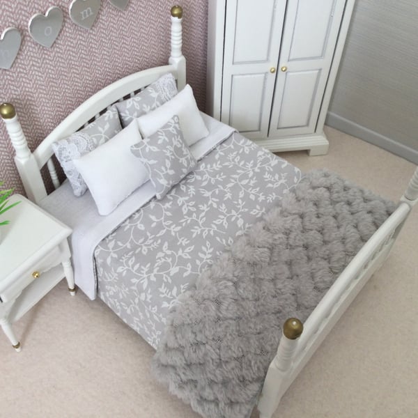 1:12 Scale Dolls House 7 Piece Double Bedding Set 