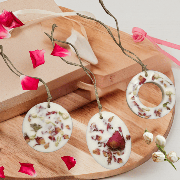 Naturally Scented Jasmine Oil & Rose Petals Soy Wax Wardrobe Freshener (set of 3