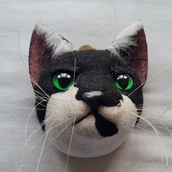 Lifesize felt tuxedo cat face wall mount 
