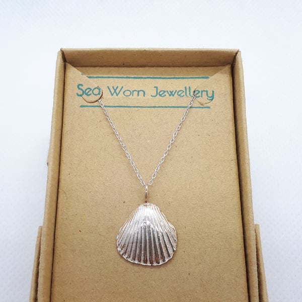 Fine silver cockle shell pendant
