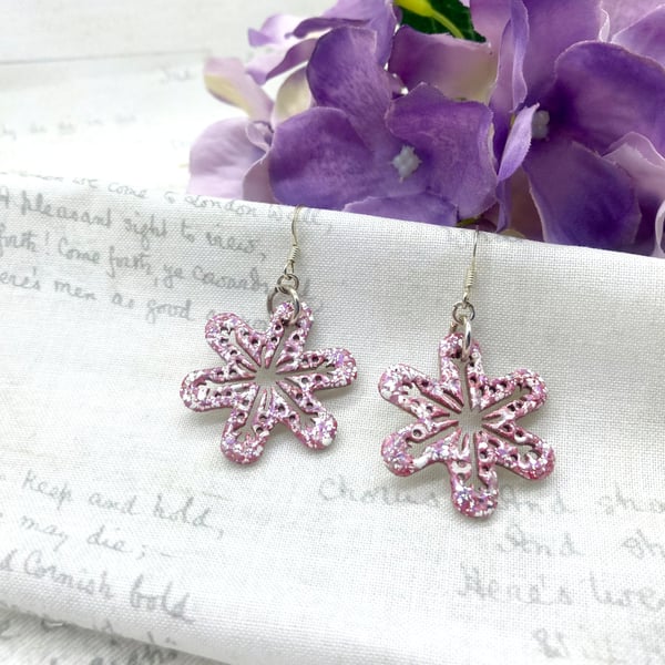 Scandi snowflake wooden earrings marbled red and white embossing enamel