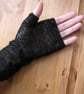 Black lace fingerless gloves - Image 2