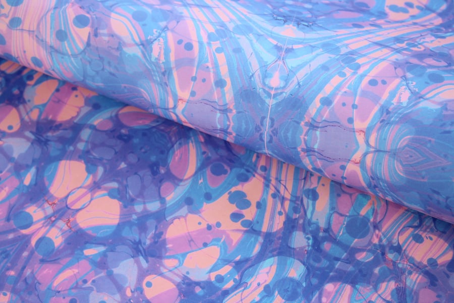 Printed marbled wrapping paper in pink purple