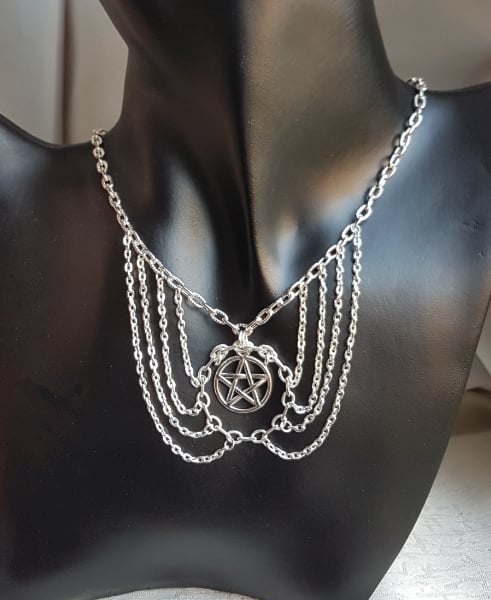 Gorgeous Dangly Pentacle Necklace - Silver Tones.