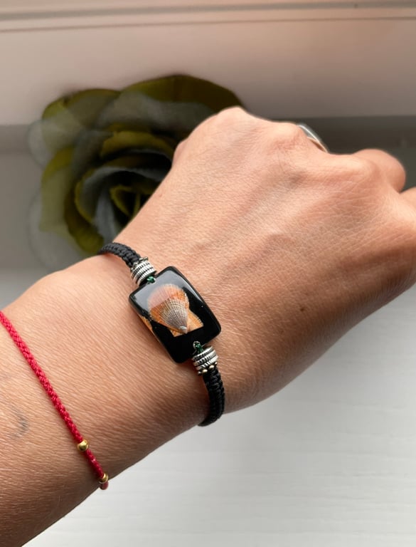 Woven macrame women's bracelet with tiny shell funky