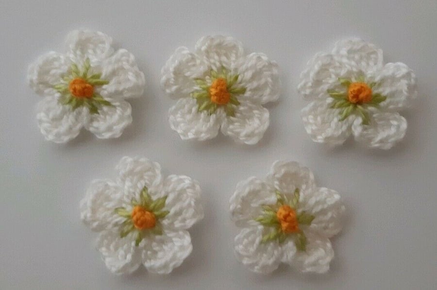 Tiny White Orange Crochet Flowers- Appliques- Embellishments- Crafts