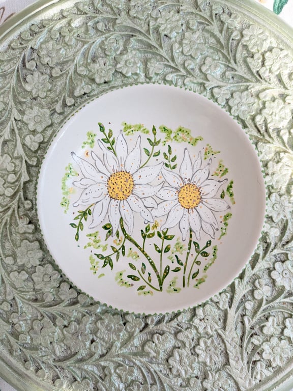 Daisy hand-painted ceramic ring jewellery dish