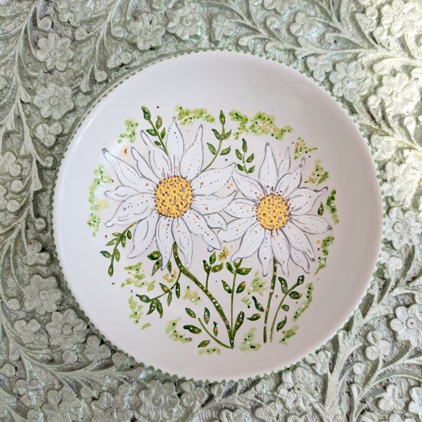 Daisy hand-painted ceramic ring jewellery dish