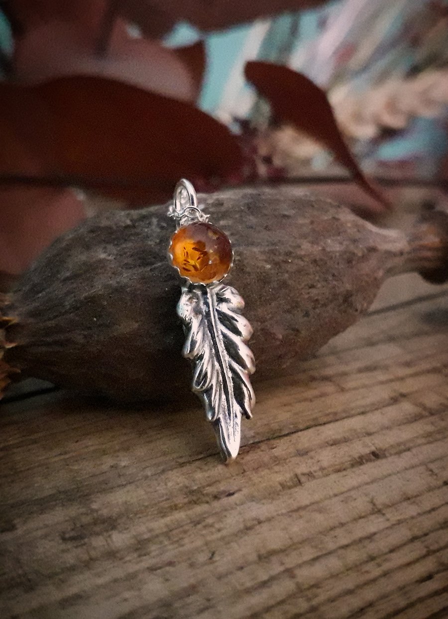Wavy autumn Leaf Amber Silver Necklace