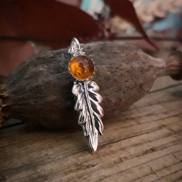 Wavy autumn Leaf Amber Silver Necklace